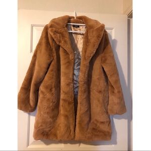 NWOT- Faux Fur coat